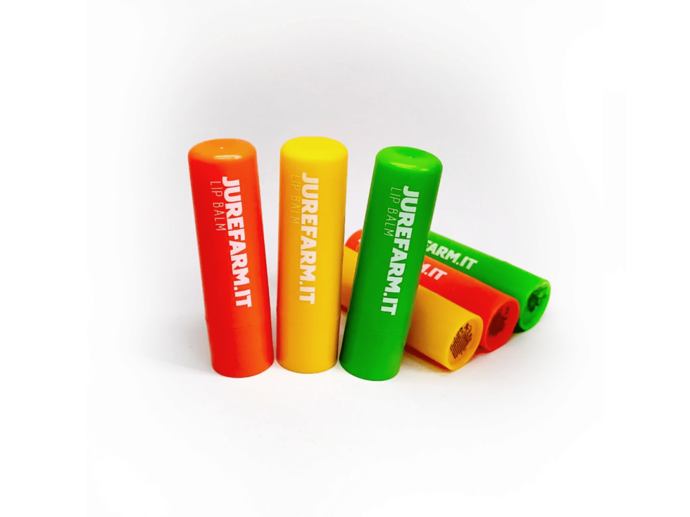 lip balm - La migliore cannabis light online! - cannabis light, infiorescenze, olio CBD, tisane, cibo con semi di canapa, spedizione veloce, Italia, Jure Farm, prodotti, oli CBD, 20% CBD, 10% CBD, CBDA, brand video, prodotto di qualità, cosmetici, merchandising, offerte, fatta al sole, erba legale, migliore.