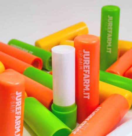 lip balm - burro cacao canapa - jurefarm - La migliore cannabis light online! - cannabis light, infiorescenze, olio CBD, tisane, cibo con semi di canapa, spedizione veloce, Italia, Jure Farm, prodotti, oli CBD, 20% CBD, 10% CBD, CBDA, brand video, prodotto di qualità, cosmetici, merchandising, offerte, fatta al sole, erba legale, migliore.