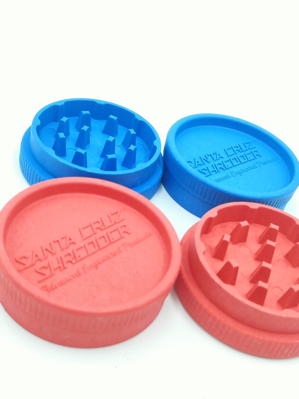 Grinder Biodegradabile Santa Cruz – Edizione Cookies , un must-have per la tua collezione di accessori per fumatori. Design ecologico e sostenibile.