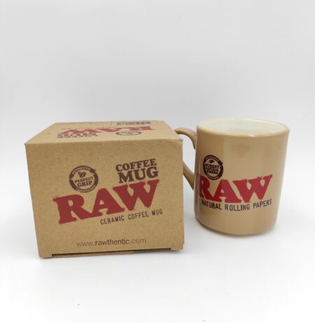 Aggiungi stile alla tua routine con RAW Ceramic Coffee Mug. Realizzata in ceramica di alta qualità, questa tazza è perfetta per il tuo caffè o tè preferito.