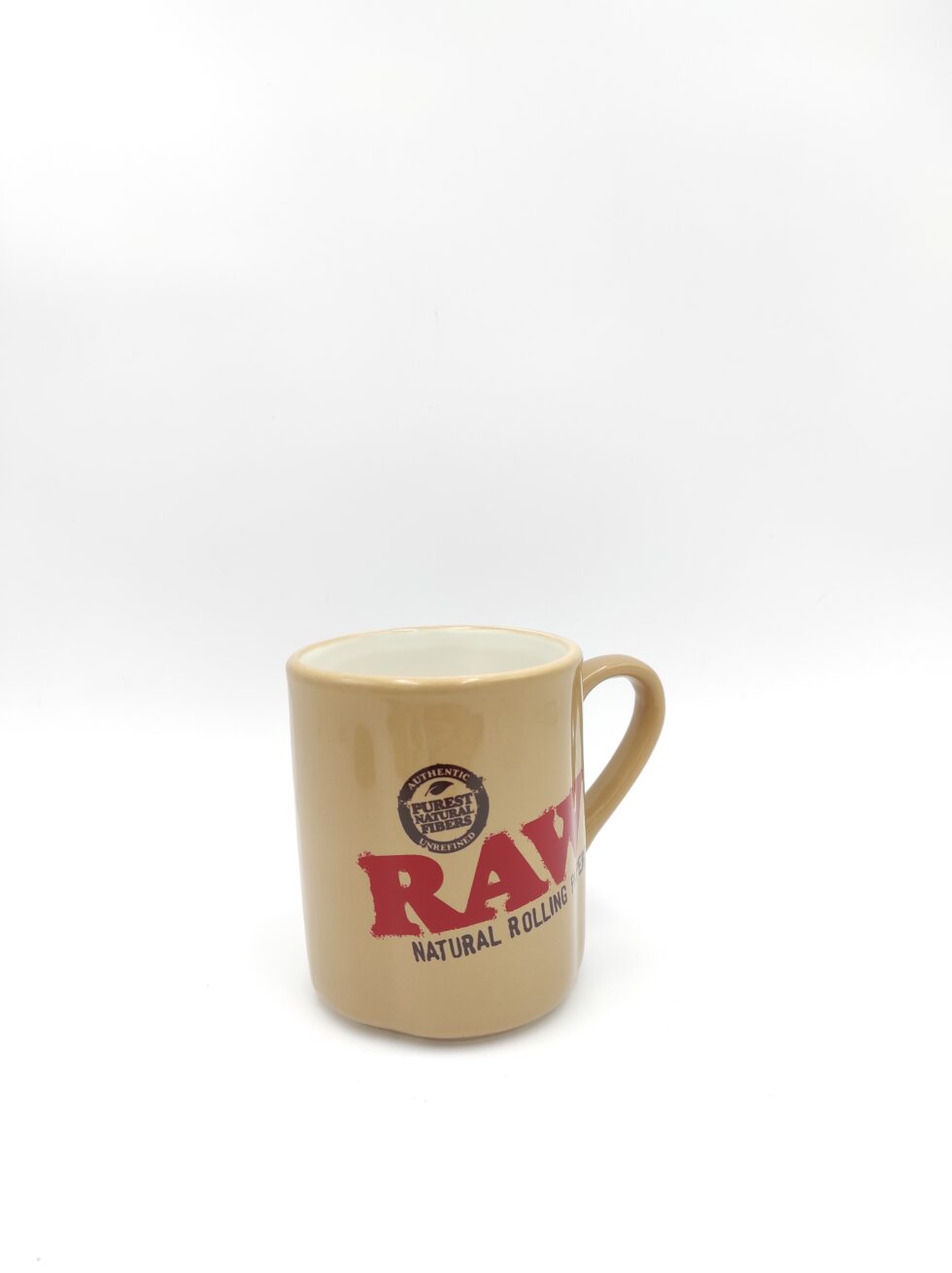 Aggiungi stile alla tua routine con RAW Ceramic Coffee Mug. Realizzata in ceramica di alta qualità, questa tazza è perfetta per il tuo caffè o tè preferito.