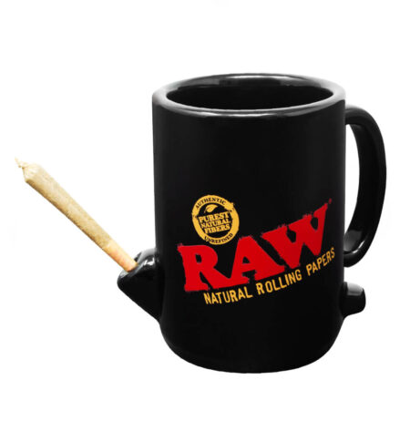 Soddisfa le tue voglie di caffè e sigarette contemporaneamente con la tazza multiuso per fumatori Wake-Up and Bake-Up Coffee Mug di RAW.